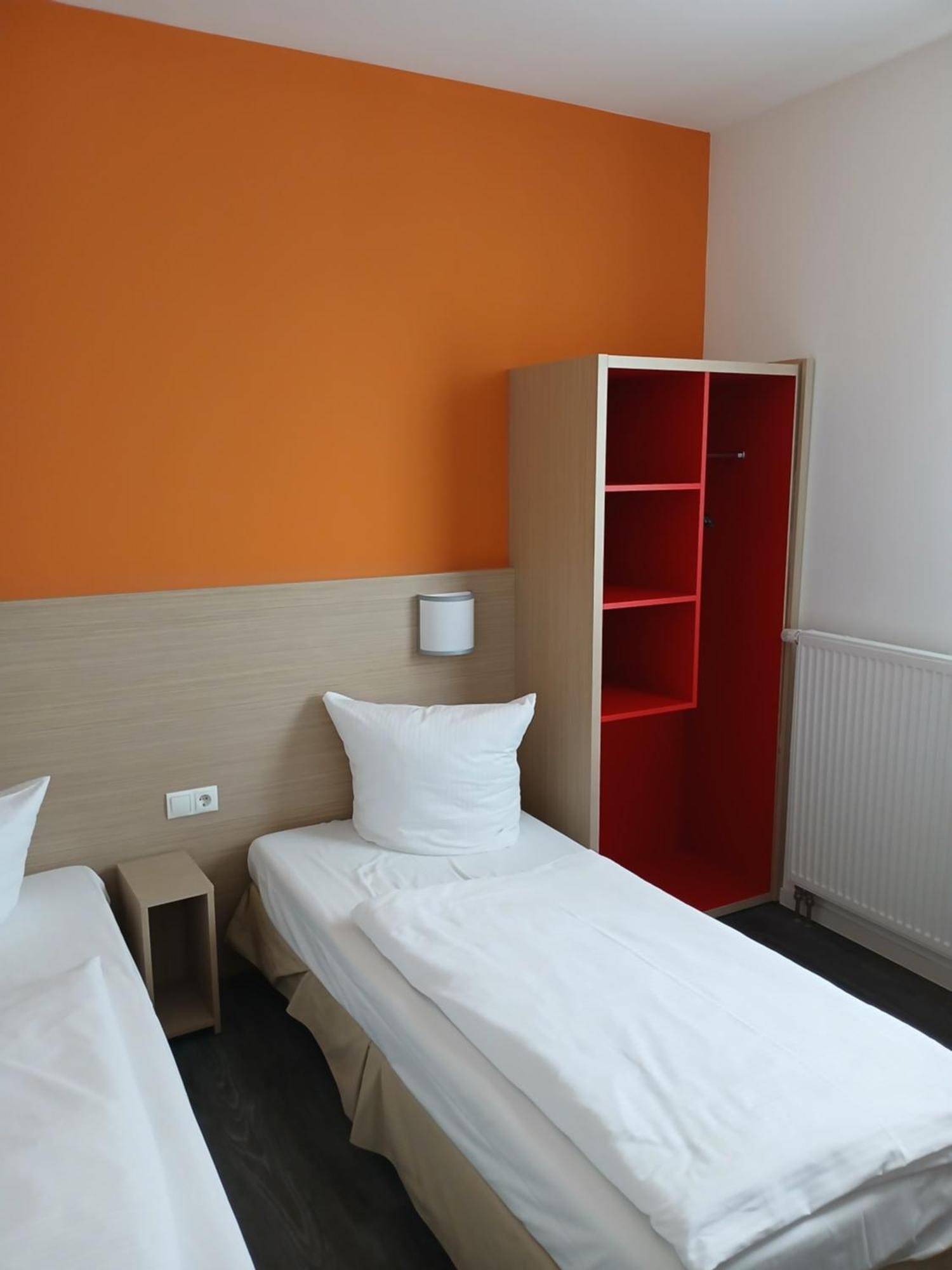 Twin Room,1656174208:JPEG